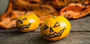 Как сделать мандарины-тыквы на Хэллоуин