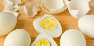Как правильно варить куриные яйца, чтобы они легко чистились