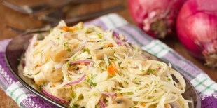 Как приготовить салат из квашеной капусты и маринованных шампиньонов